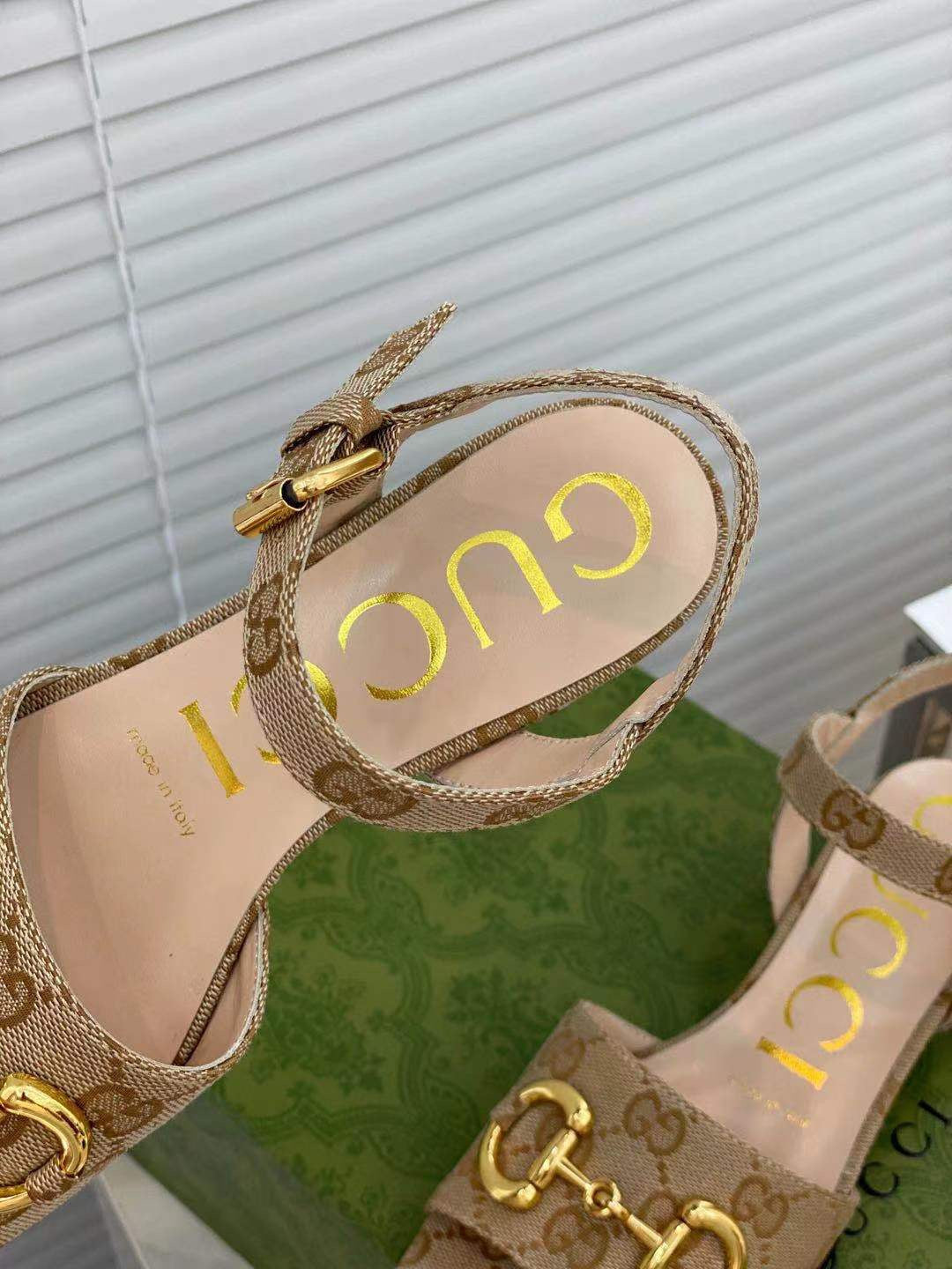 SE556  Size 4-10 Heels:2.5cm Lining: Sheep skin Sole: Italian leather