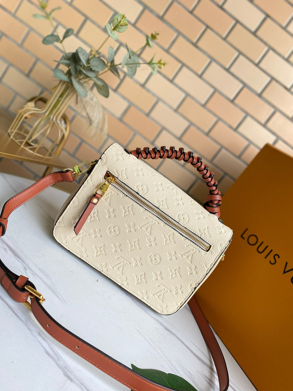 LB517  9.8x7.5x2.8inch