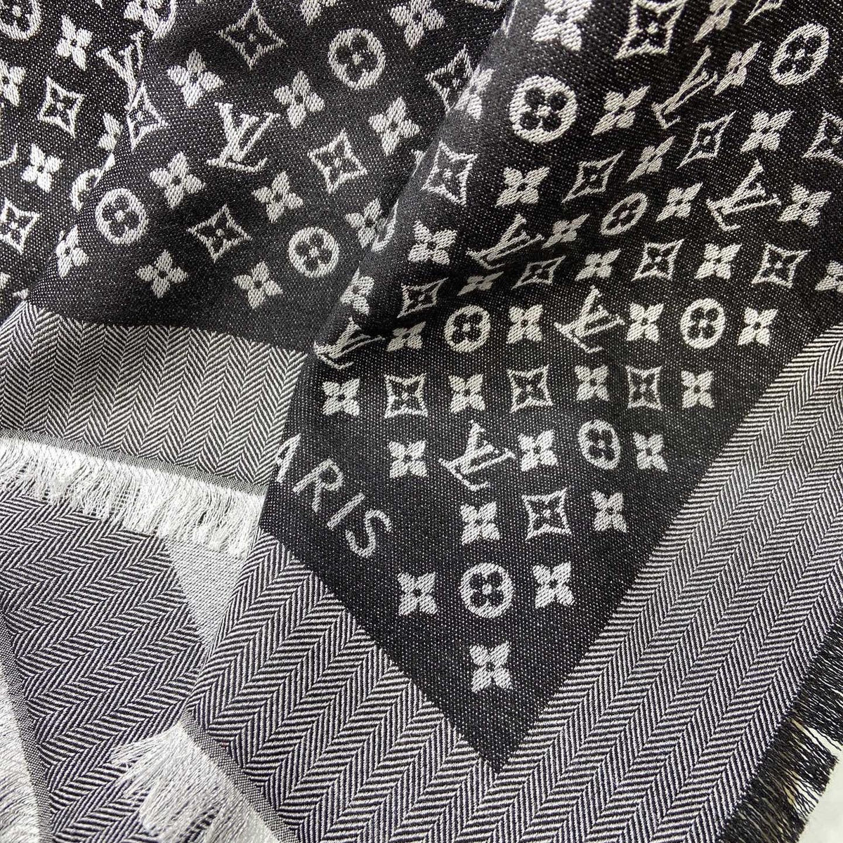 CLTH201  60%Wool, 40%Silk  120x120cm