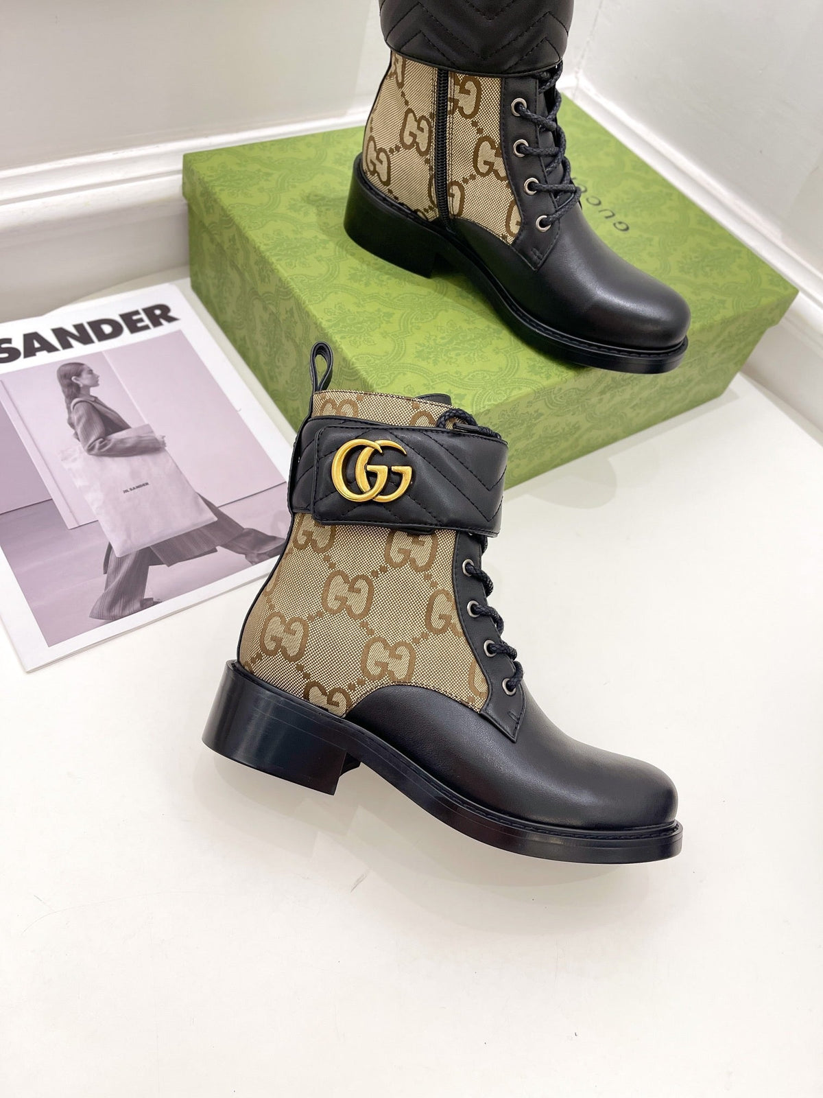 SE691  Size 5-10   Material: Cowhide  Lining: Sheep skin Sole: Rubber