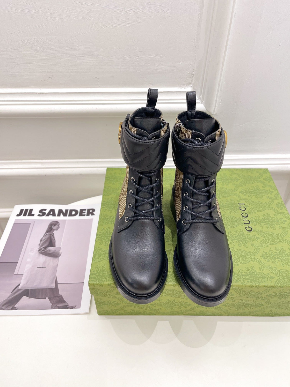 SE691  Size 5-10   Material: Cowhide  Lining: Sheep skin Sole: Rubber