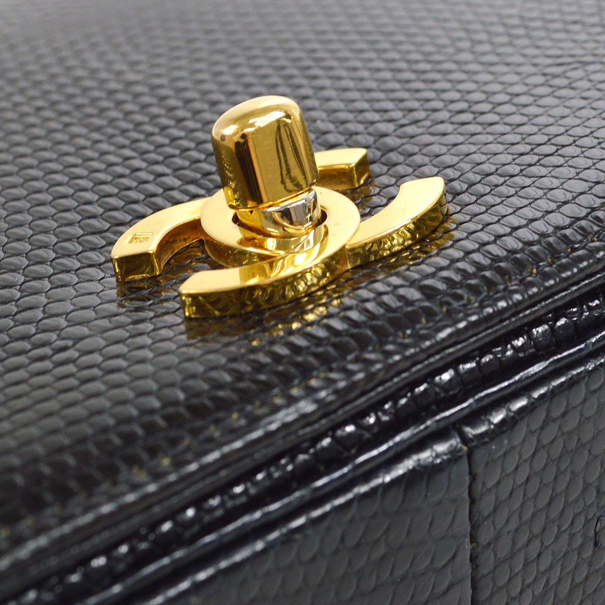 CHANEL   Turnlock Full Flap Small Black Lizard