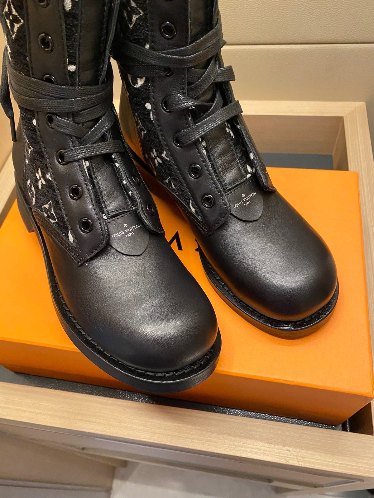SE733  Size 4-9