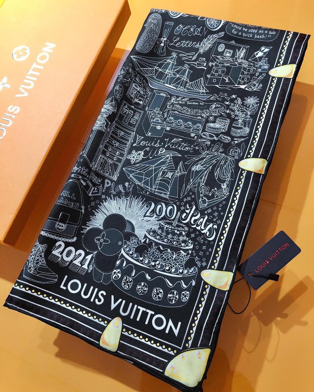 CLTH208  100%silk	90x90cm