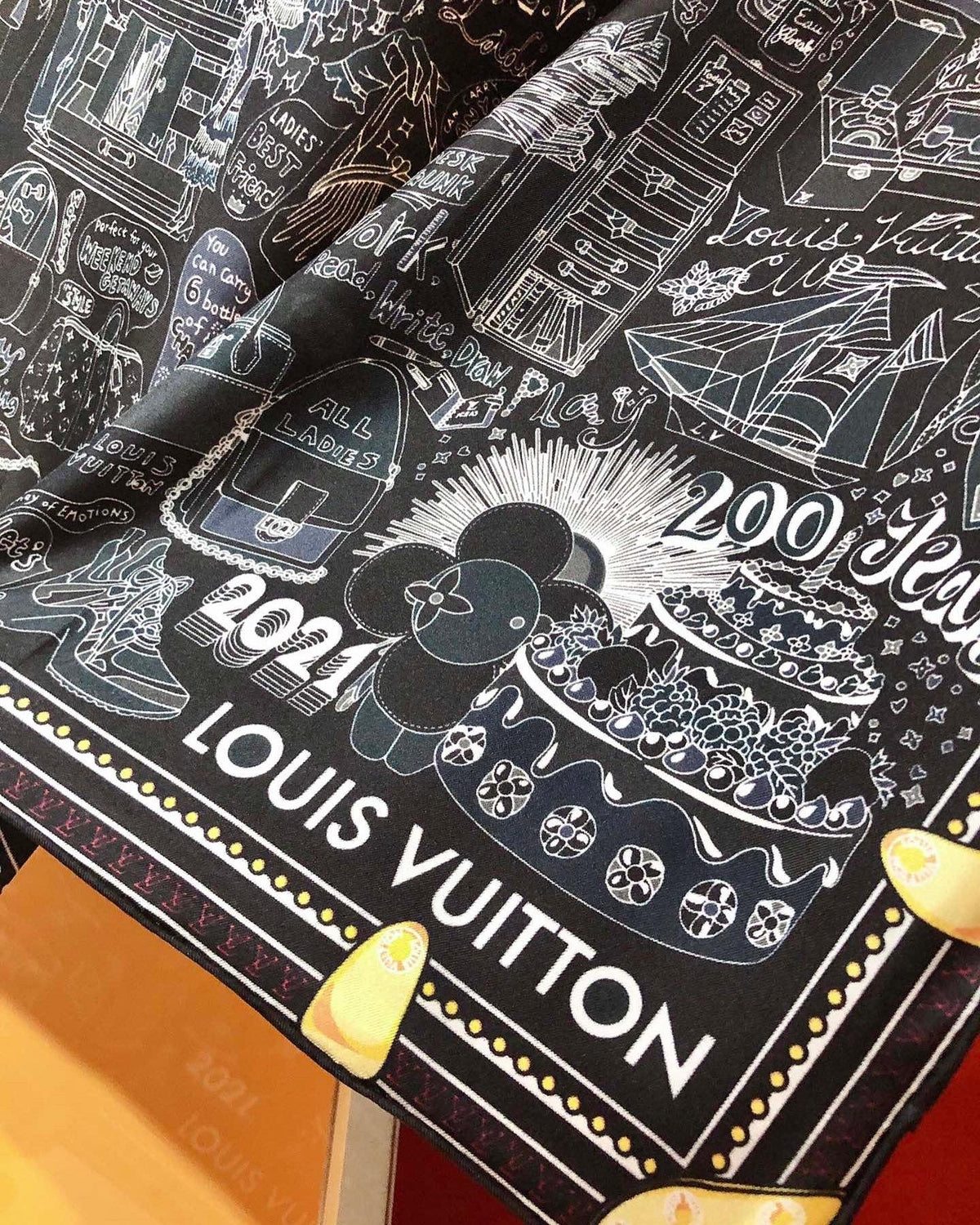 CLTH208  100%silk	90x90cm