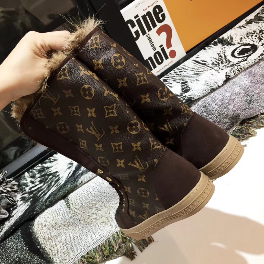 SE744   Size 4-12   Material: Cowhide  Lining: Rabbit Fur Sole: Rubber