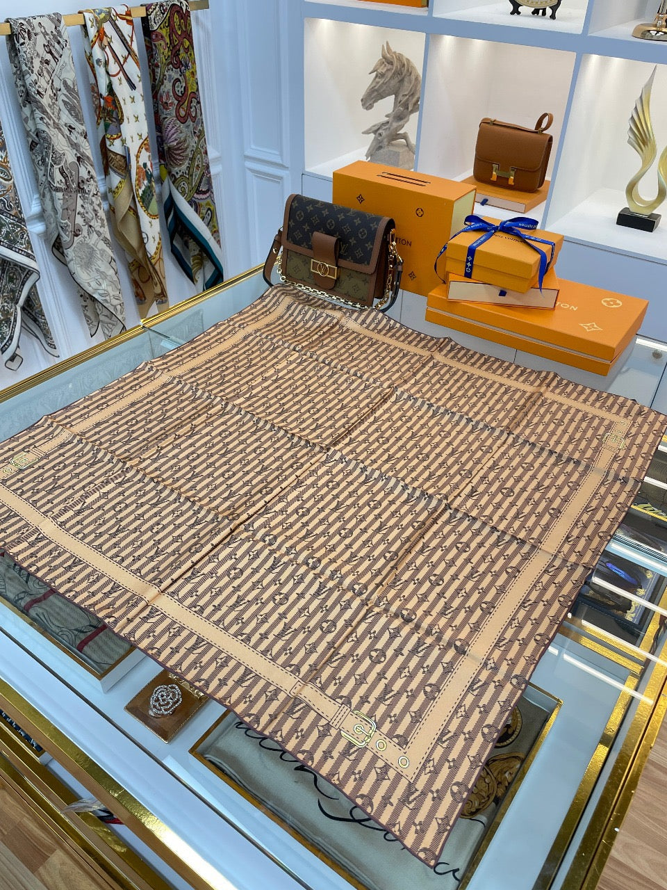CLTH218   Silk 90x90cm