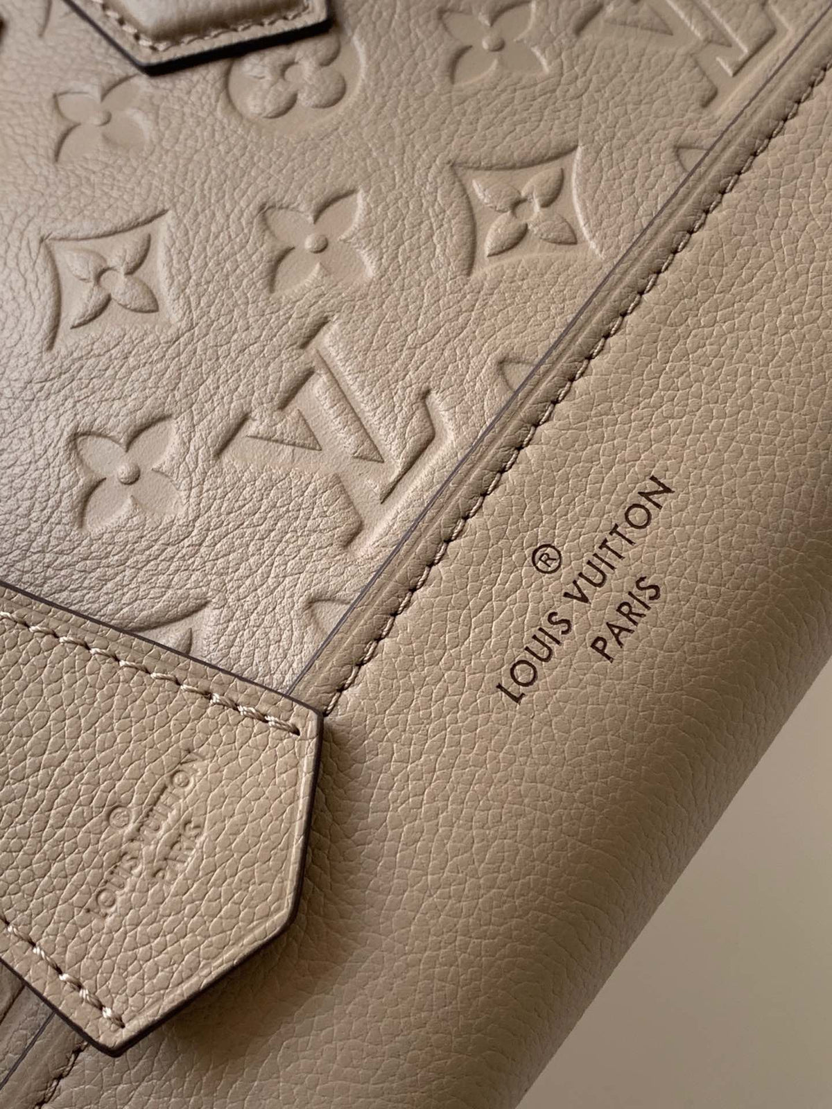 LB597  HIGHEST QUALITY VERSION   S:9.8x7.1x4.7inch  M:12.6x9.4x5.9inch