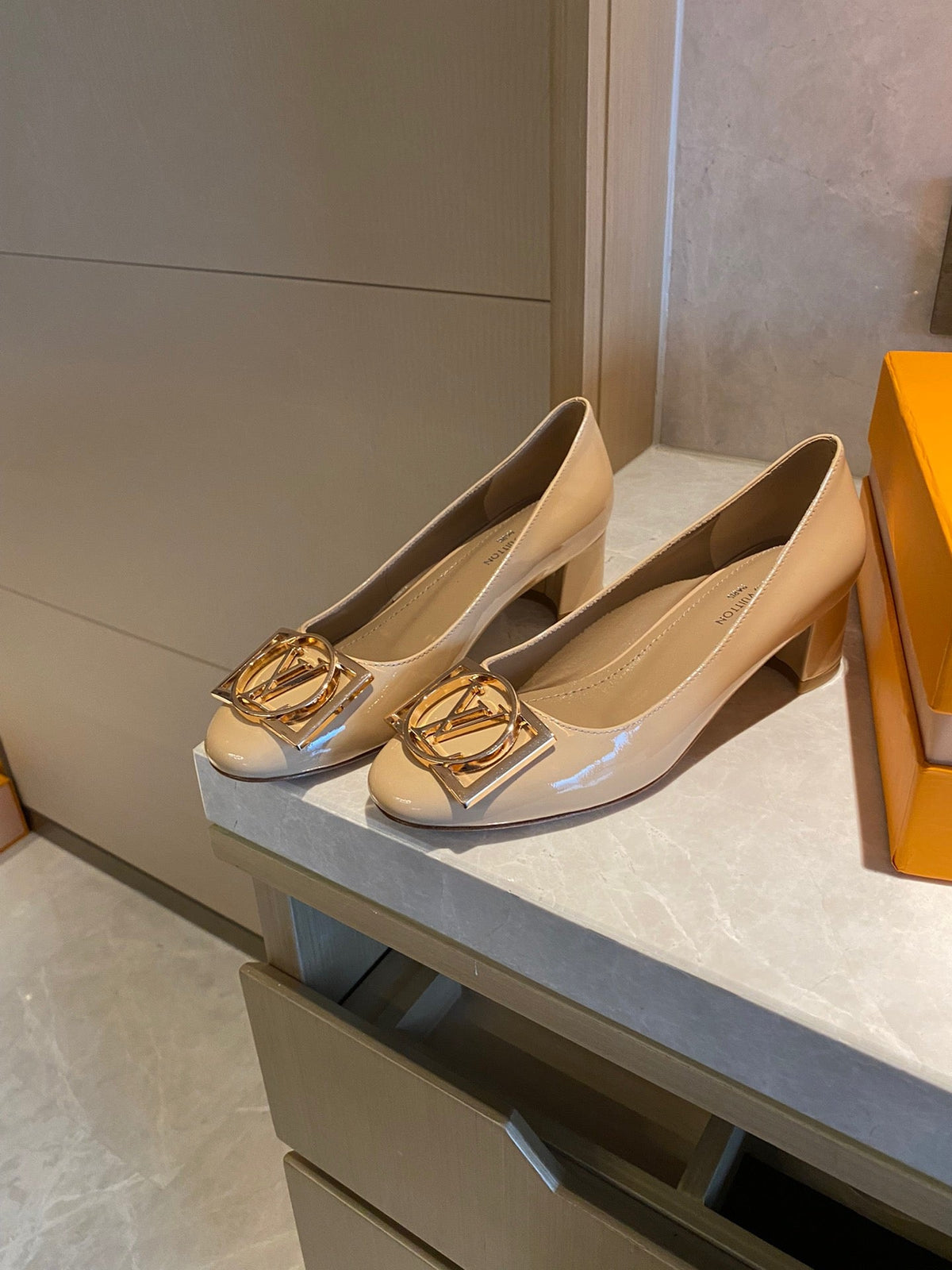 SE791  Size5-10   Material: Cowhide  Lining: Sheep skin Sole: Italian leather