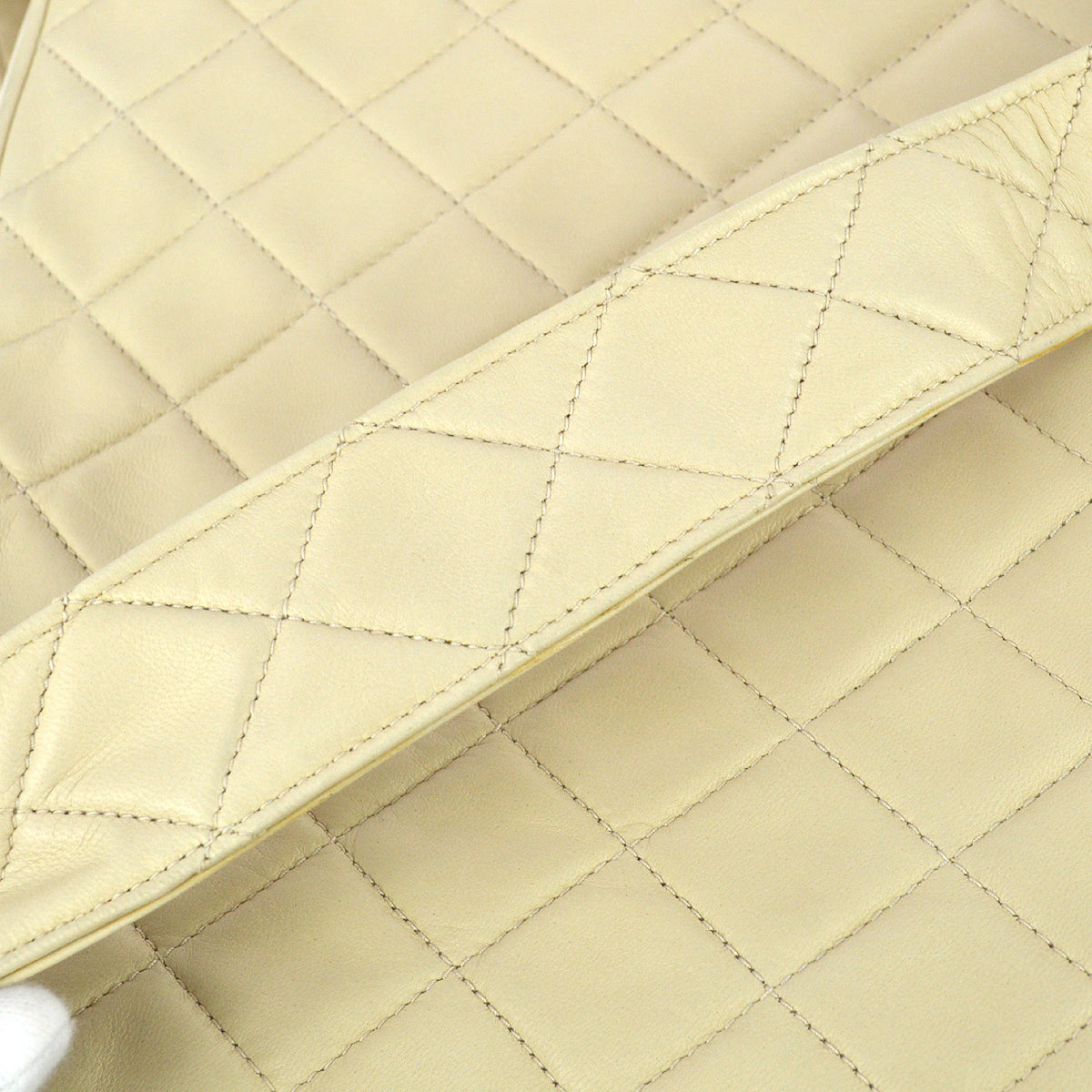 Chanel 1989-1991 Ivory Lambskin Camera Bag Large
