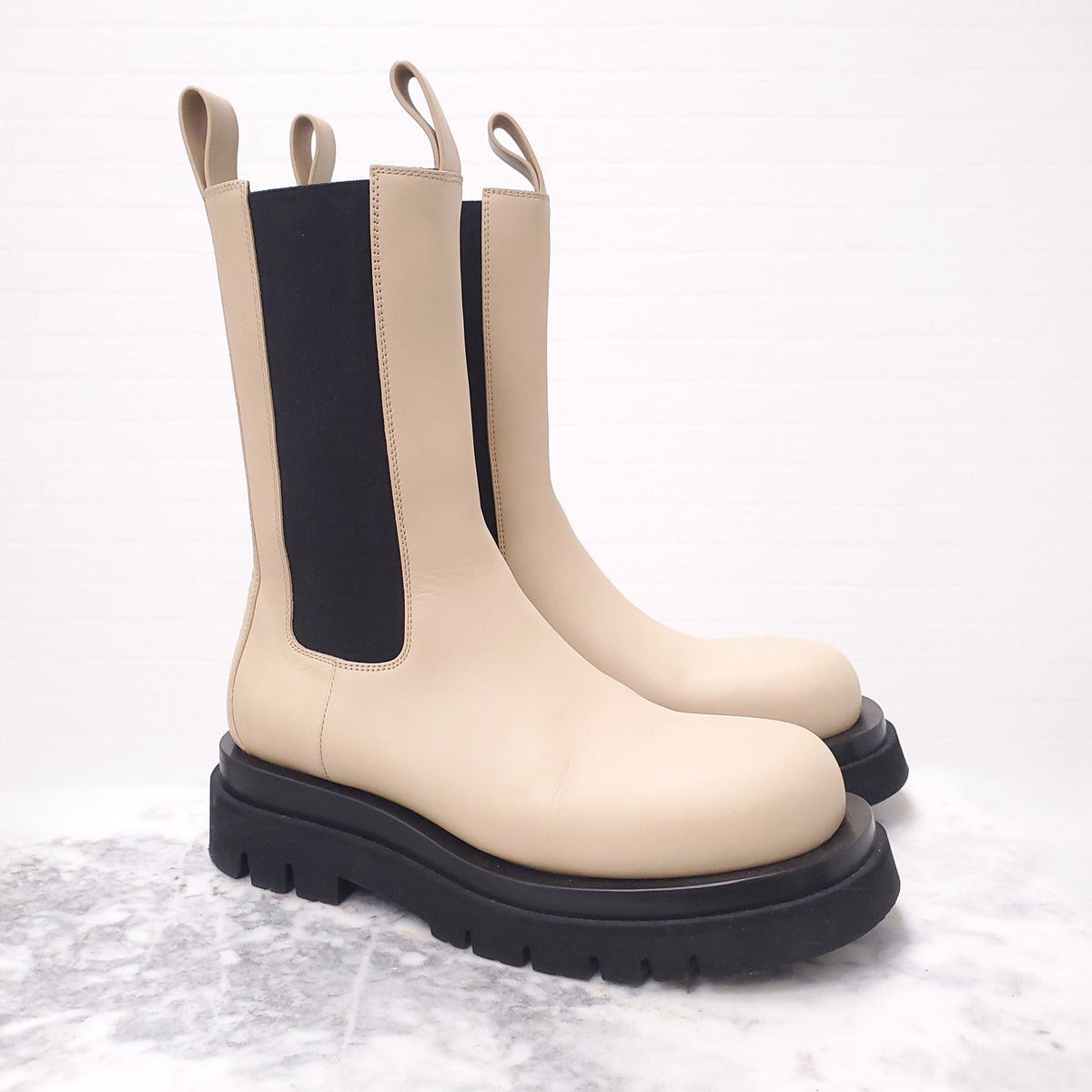 BOTTEGA VENETA LUG CHELSEA BOOTS - SIZE 39.5
