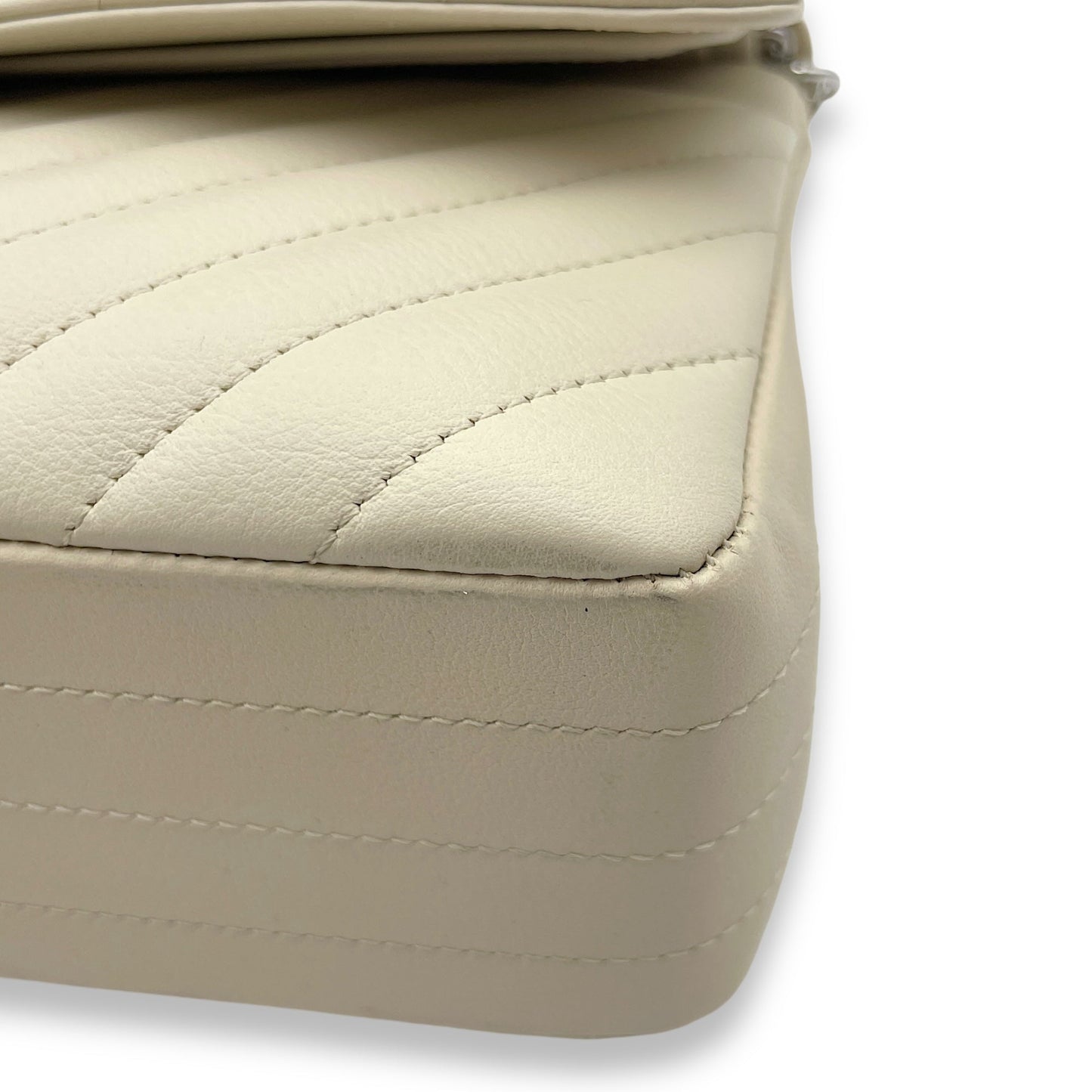 Chevron Classic Double Flap Medium Cream Shoulder Bag in Lambskin, Palladium hardware