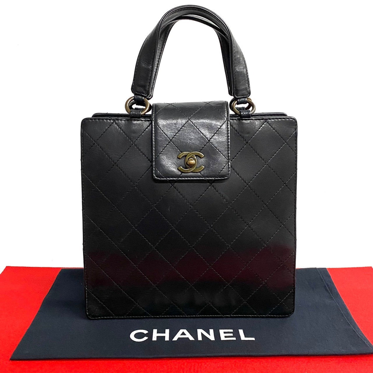 CHANEL Handbag lambskin black Matrasse