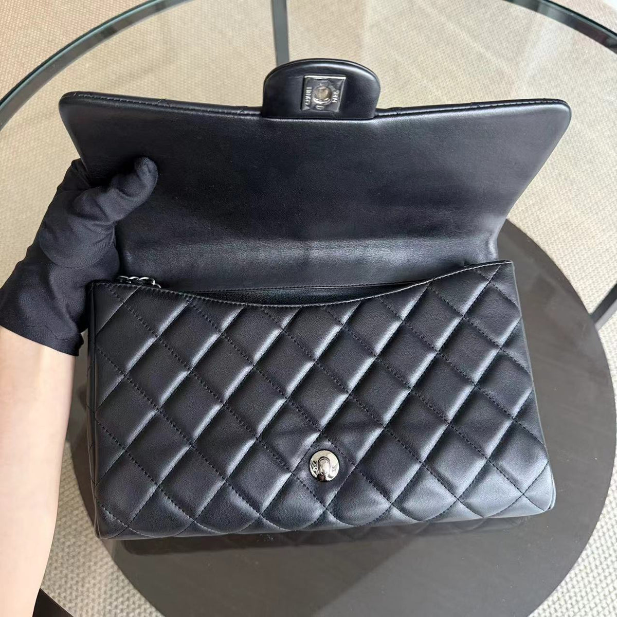 Chanel Timeless Flap - Single Flap Clutch Quilted Lambskin Black Silver Hardware Series 17