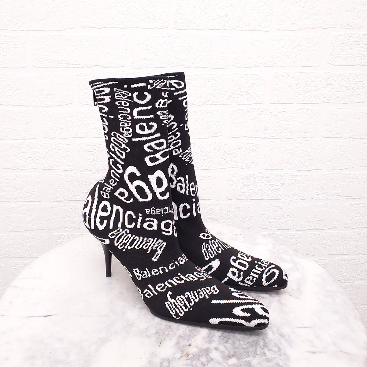 BALENCIAGA BLACK LOGO BOTTIES - SIZE 37