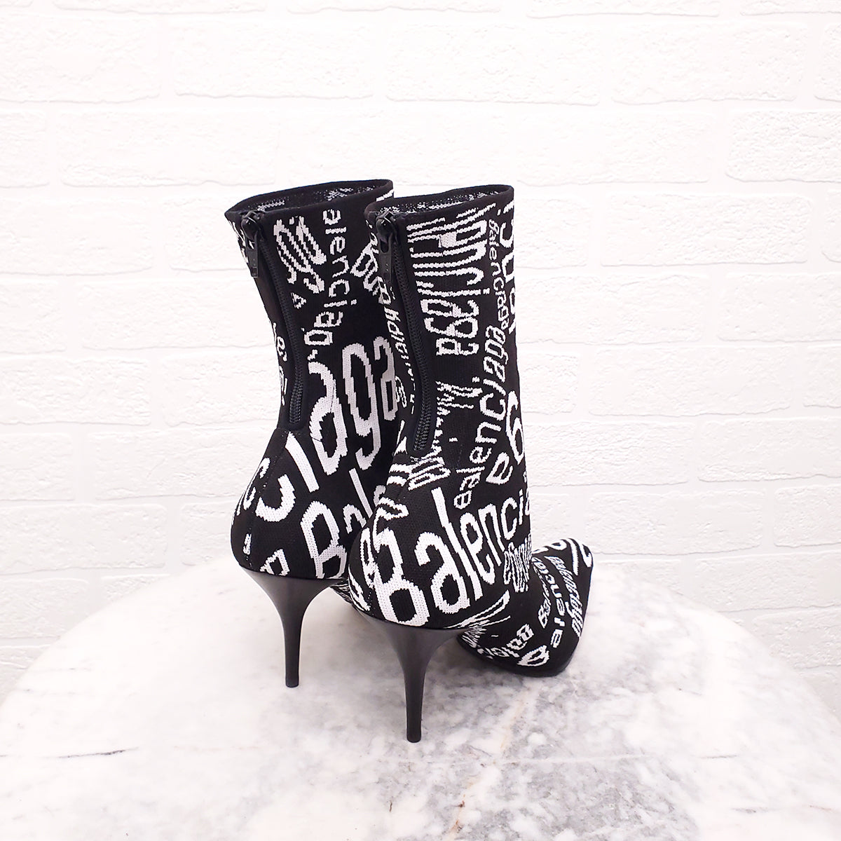 BALENCIAGA BLACK LOGO BOTTIES - SIZE 37