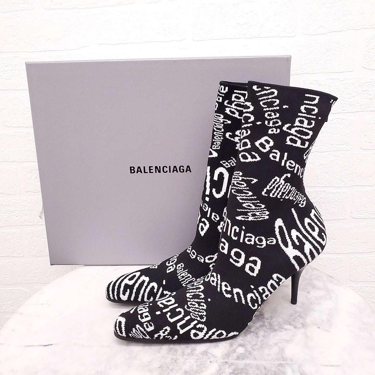 BALENCIAGA BLACK LOGO BOTTIES - SIZE 37
