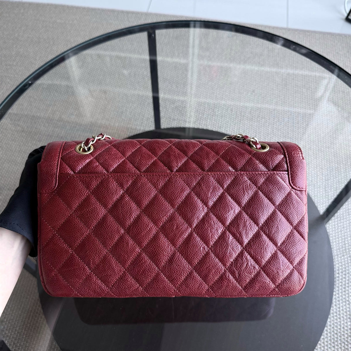 Chanel Seasonal Two-tone Flap - Caviar Quilted Grained Calfskin Red Gold Hardware Series 21
