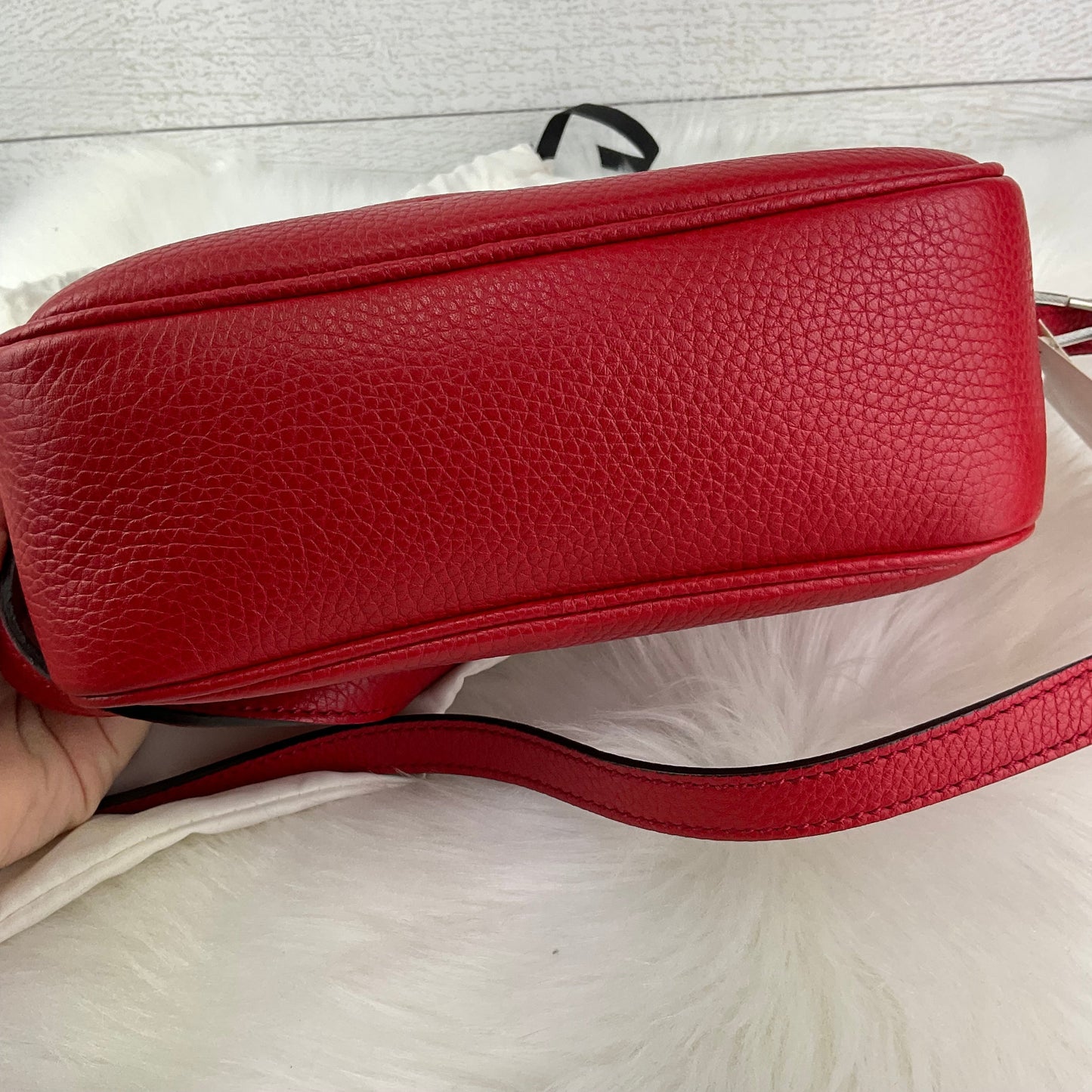 Crossbody Designer By Gucci, Size: Medium