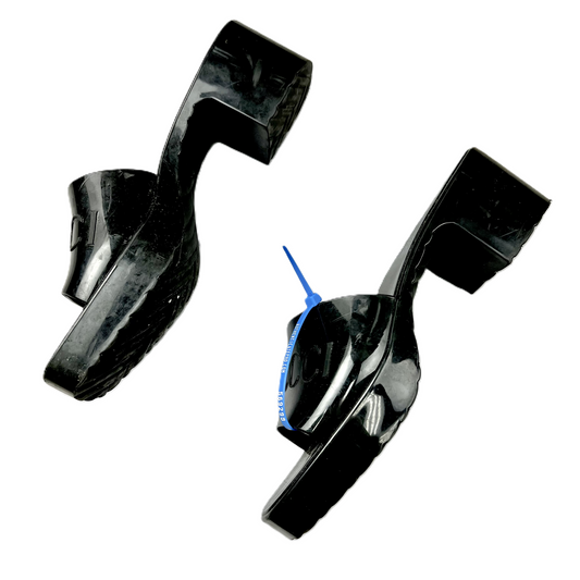 Black Sandals Luxury Designer By Gucci, Size: 7.5