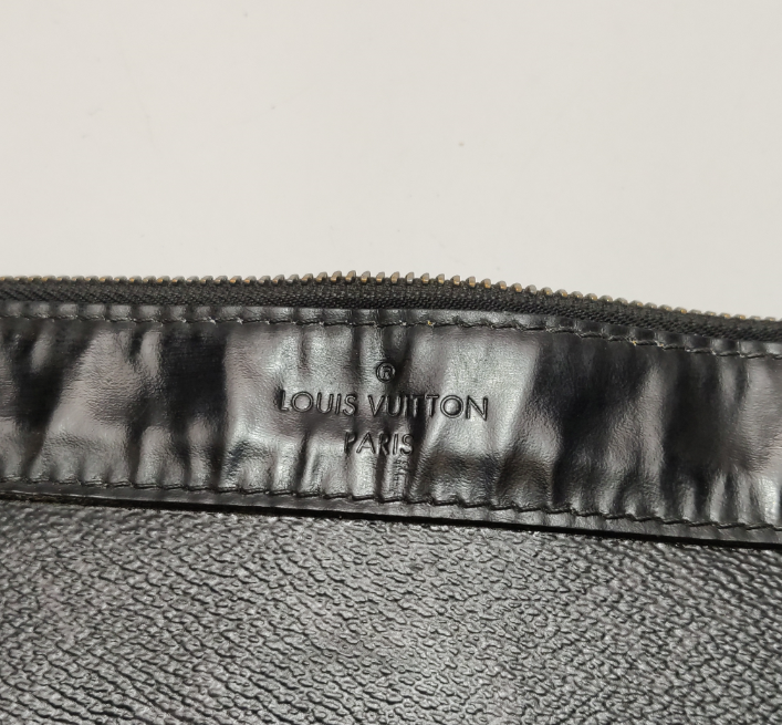 Preloved Louis Vuitton (LV)Discovery Pochette Clutch black 250122781038701