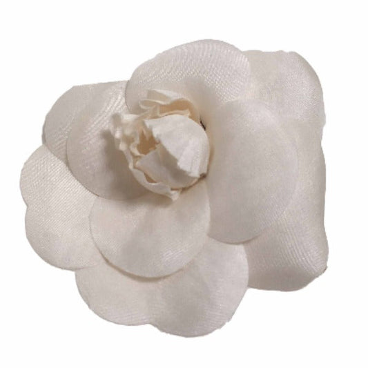 CHANEL Brooch Not specified white Brooch Camelia corsage Women Used