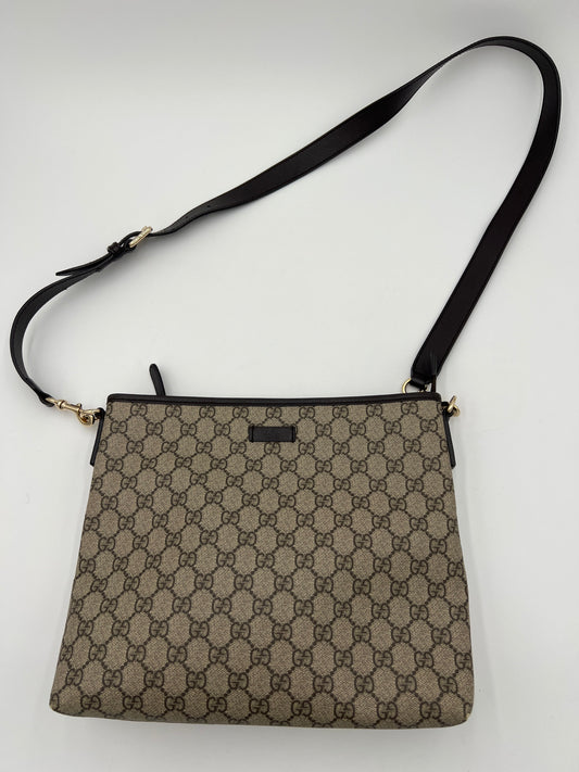 Crossbody Luxury Designer By Gucci, Size: Medium