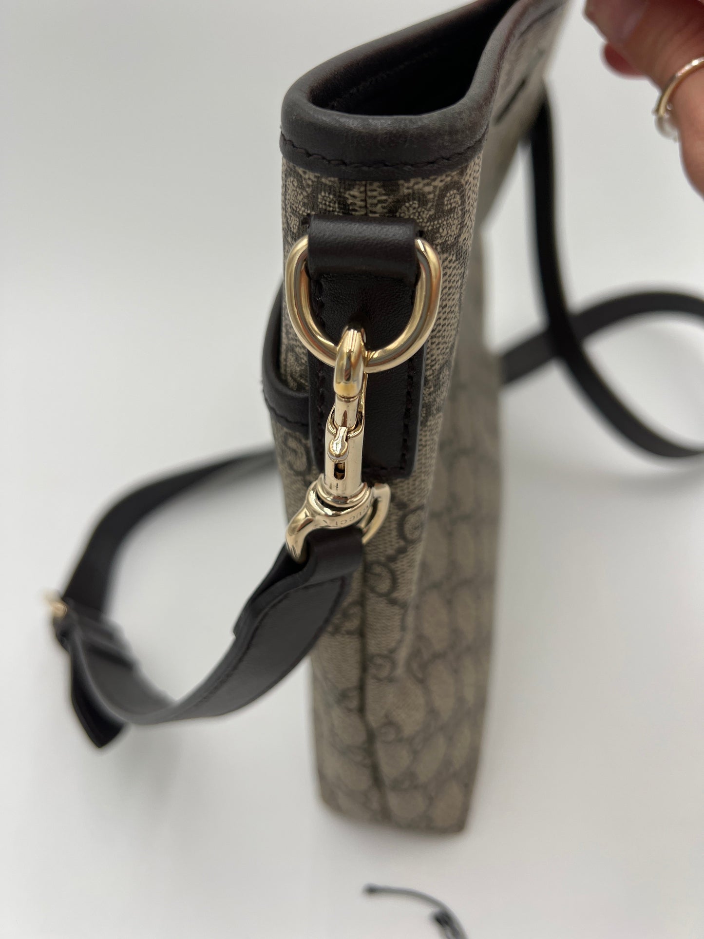 Crossbody Luxury Designer By Gucci, Size: Medium