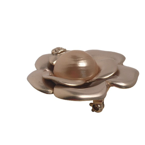 CHANEL Brooch metal Champagne Gold corsage CC logo camellia OOT Women Used