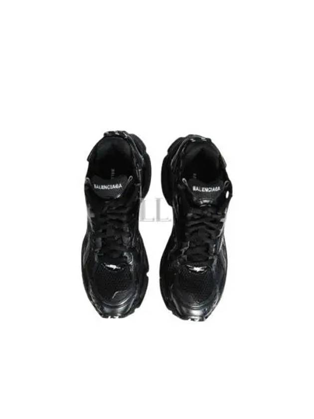 Luxury Balenciaga  Runner Low Top Sneakers Black