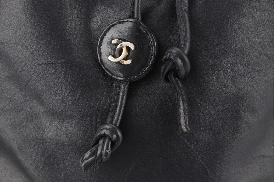 CHANEL VINTAGE BLACK LAMBSKIN BUCKET BAG WITH COIN POUCH GOLD HARDWARE NO HOLO, NO  AND NO DUST COVER