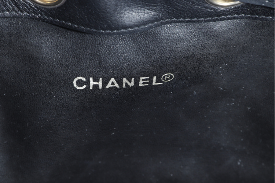CHANEL VINTAGE BLACK LAMBSKIN BUCKET BAG WITH COIN POUCH GOLD HARDWARE NO HOLO, NO  AND NO DUST COVER
