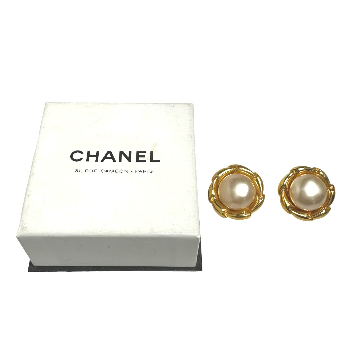 CHANEL Earring Gold Plated, Fake Pearl gold With beans, without rubber Gold Plated 93P Women Used