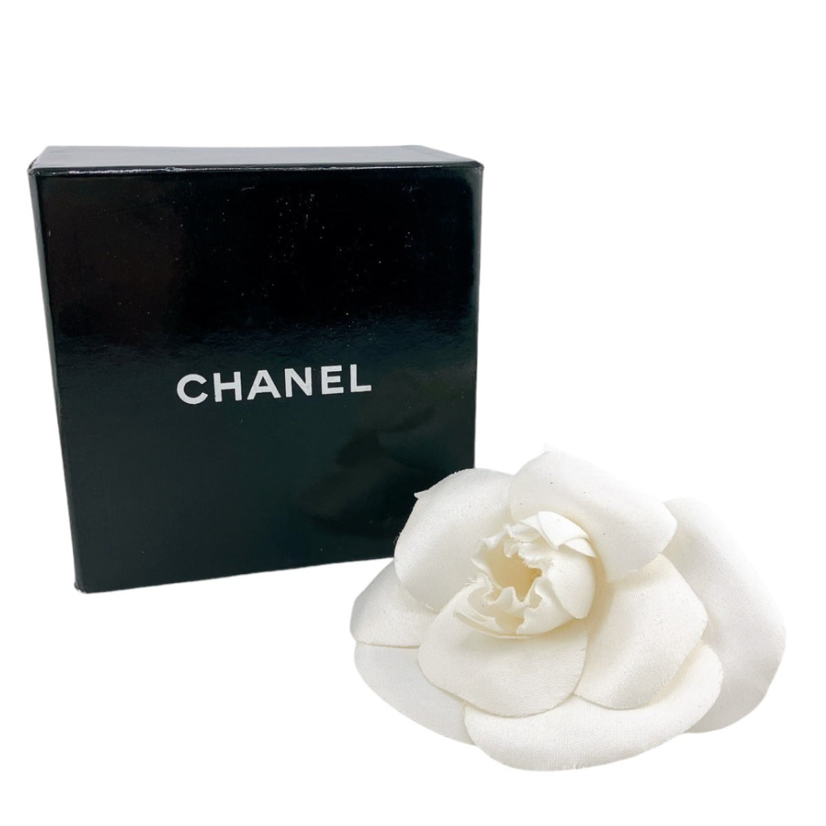 CHANEL Brooch Fabric white corsage Camelia Women Used