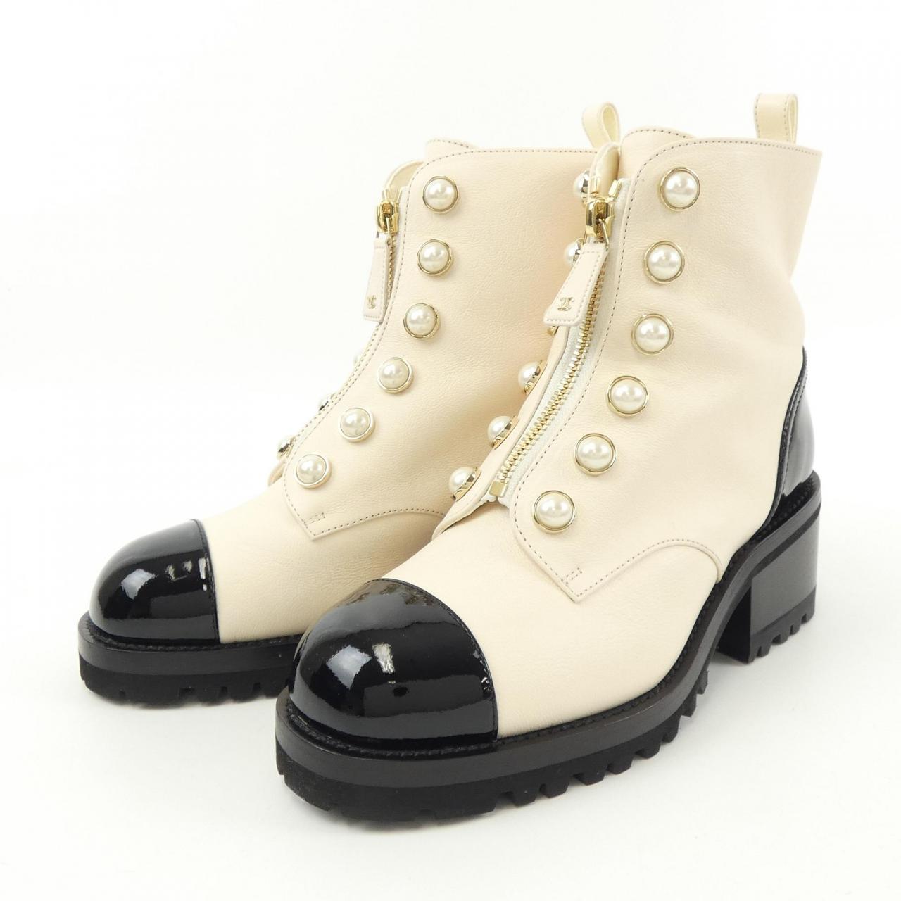 Chanel G45183B13925 Calfskin Patent Calfskin Boots