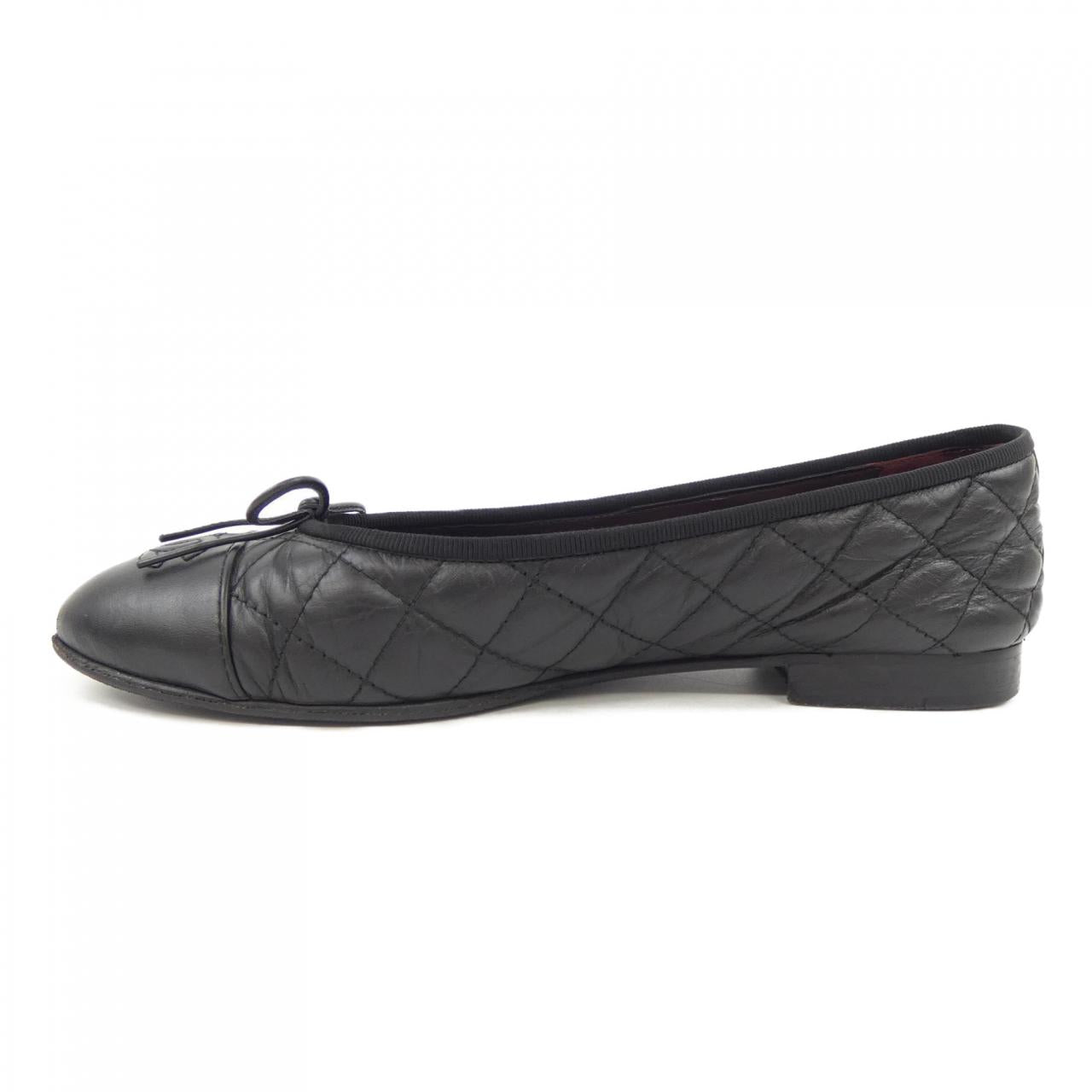 Chanel G26250X01725 Aged Calfskin Flat Shoes