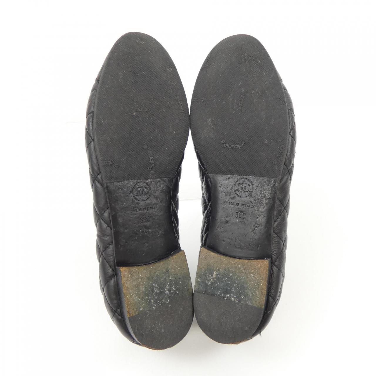 Chanel G26250X01725 Aged Calfskin Flat Shoes