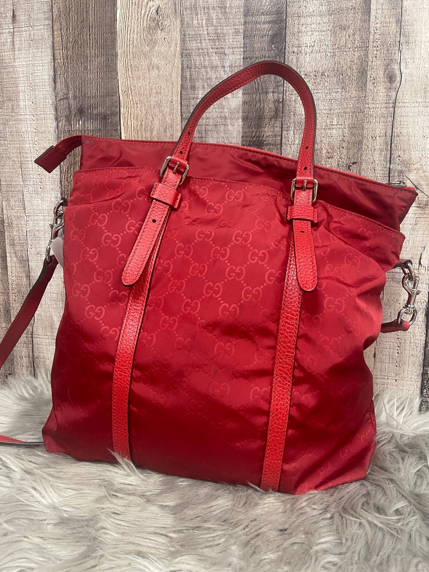 Crossbody Luxury Designer By Gucci, Size: Large