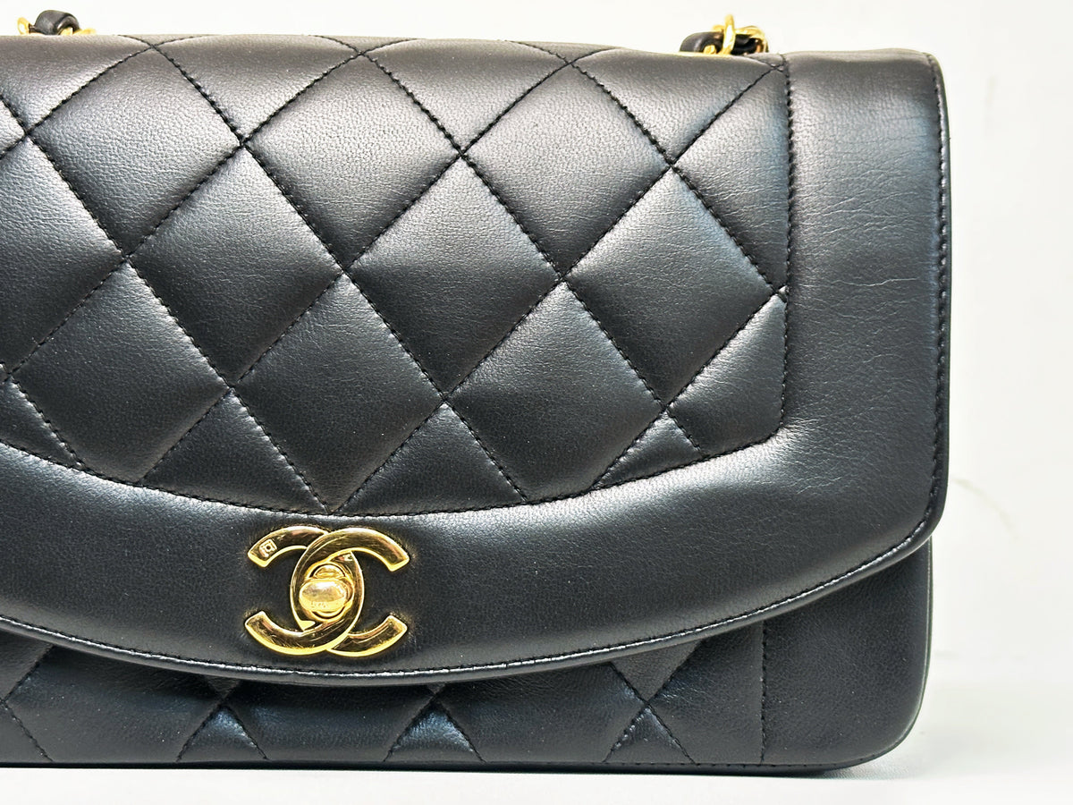 Chanel Vintage Quilted Diana Flap Bag Black Lambskin 3266 holo