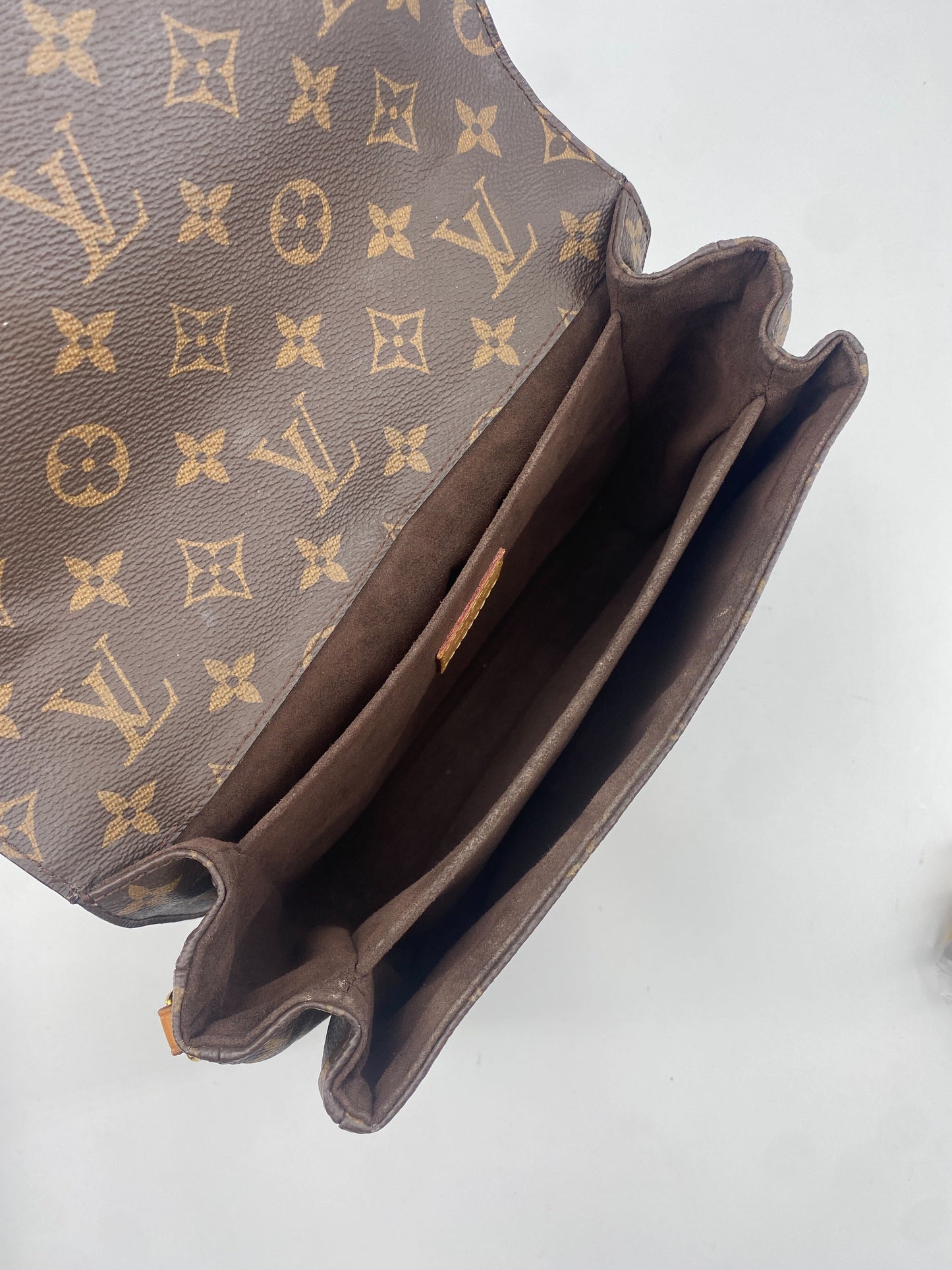 LOUIS VUITTON Metis Handbag