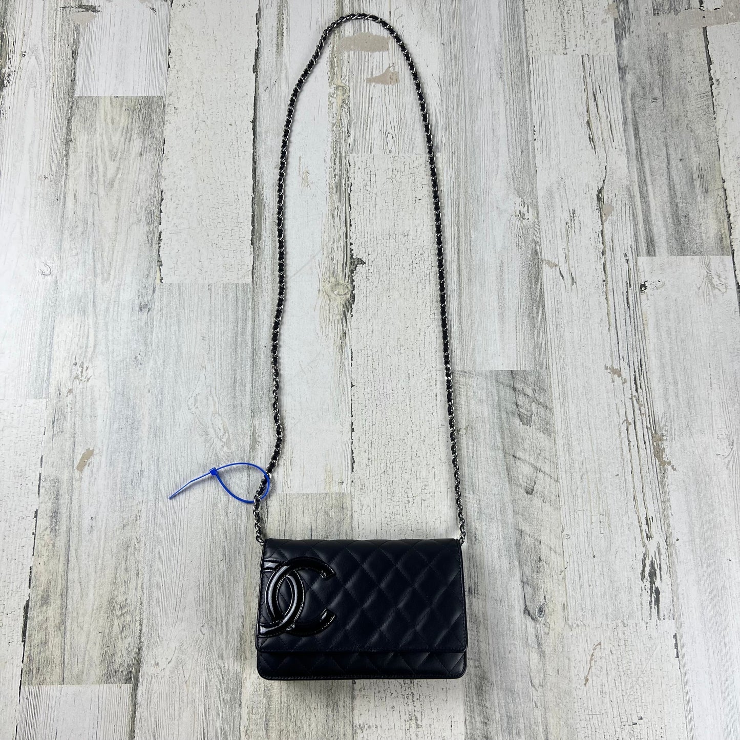 Crossbody Luxury Designer By Chanel  Size: Small