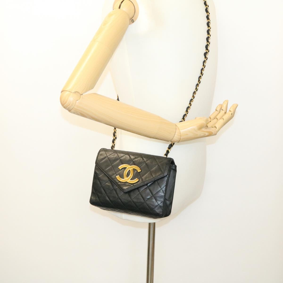 Top Quality Chanel Lamb Skin Matelasse Chain Shoulder Bag Black CC Auth 25810A
