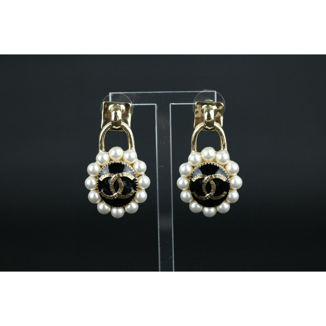 Excellent（Rank SA）｜ CHANEL Coco Mark Zipper pull Pearl Earrings｜X25030106