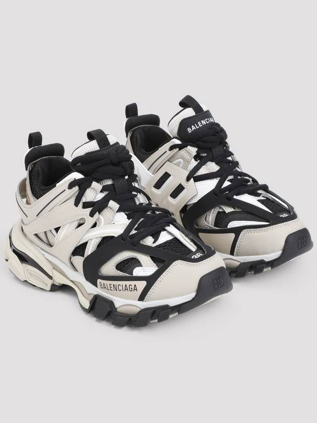 Luxury Balenciaga  track low top sneakers 542436W3AC4