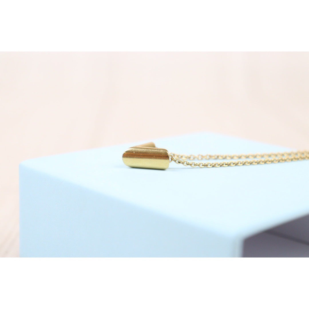 Rank A ｜ LV Collier Essential V Necklace ｜24042913