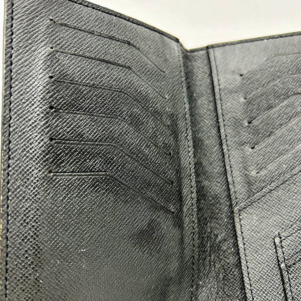 LOUIS VUITTON Taiga Pocket Agenda Cover Black lv8807ee