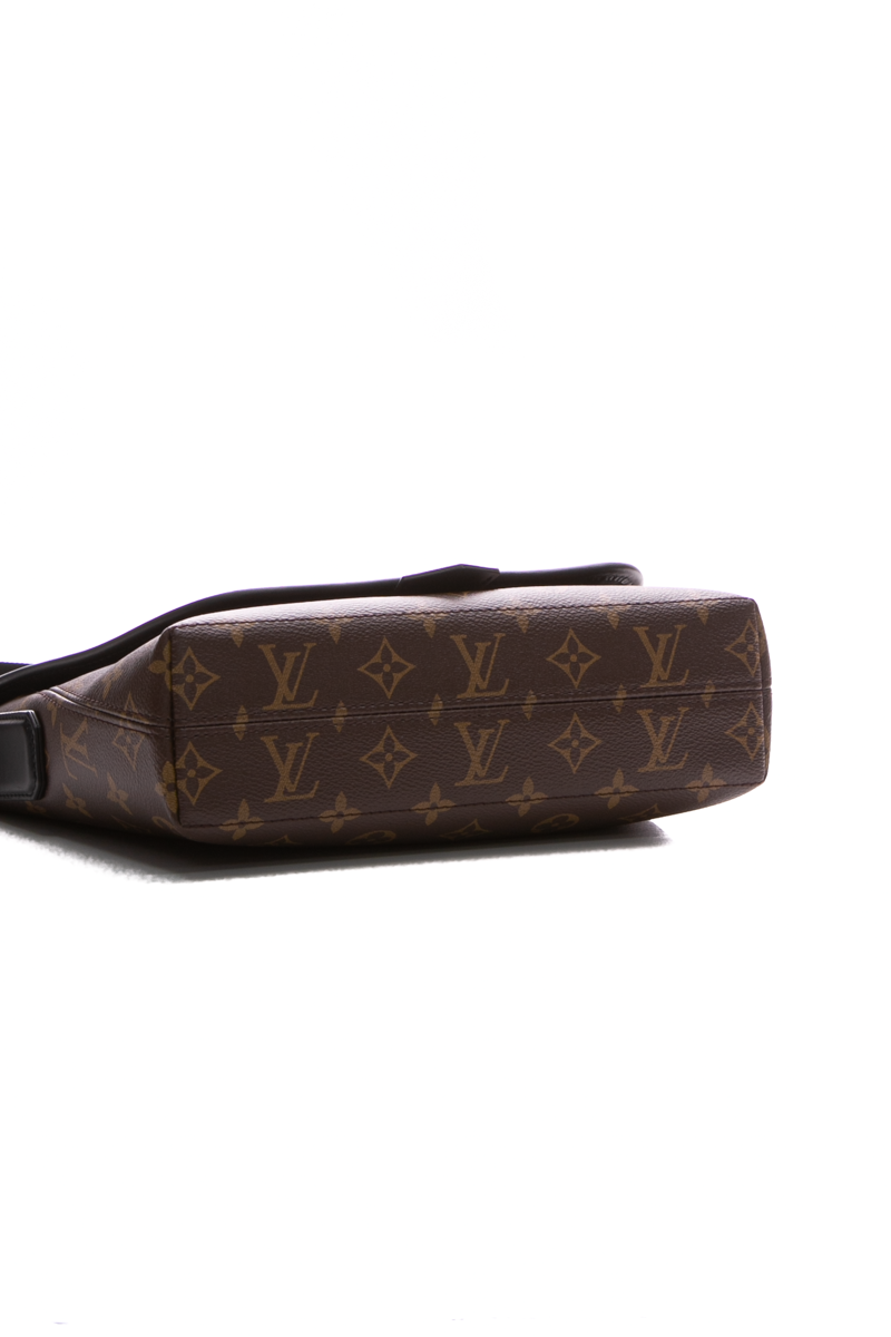 Macassar Magnetic Messenger Bag