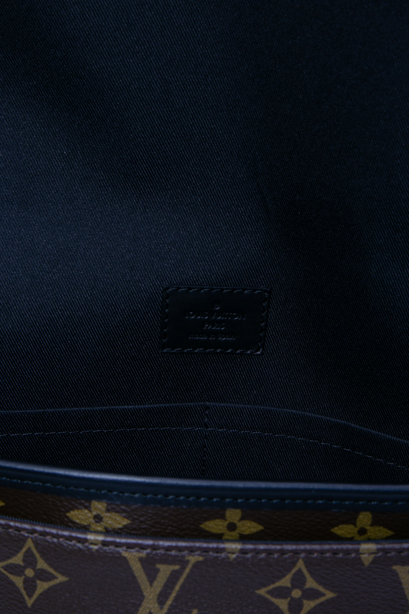 Macassar Magnetic Messenger Bag