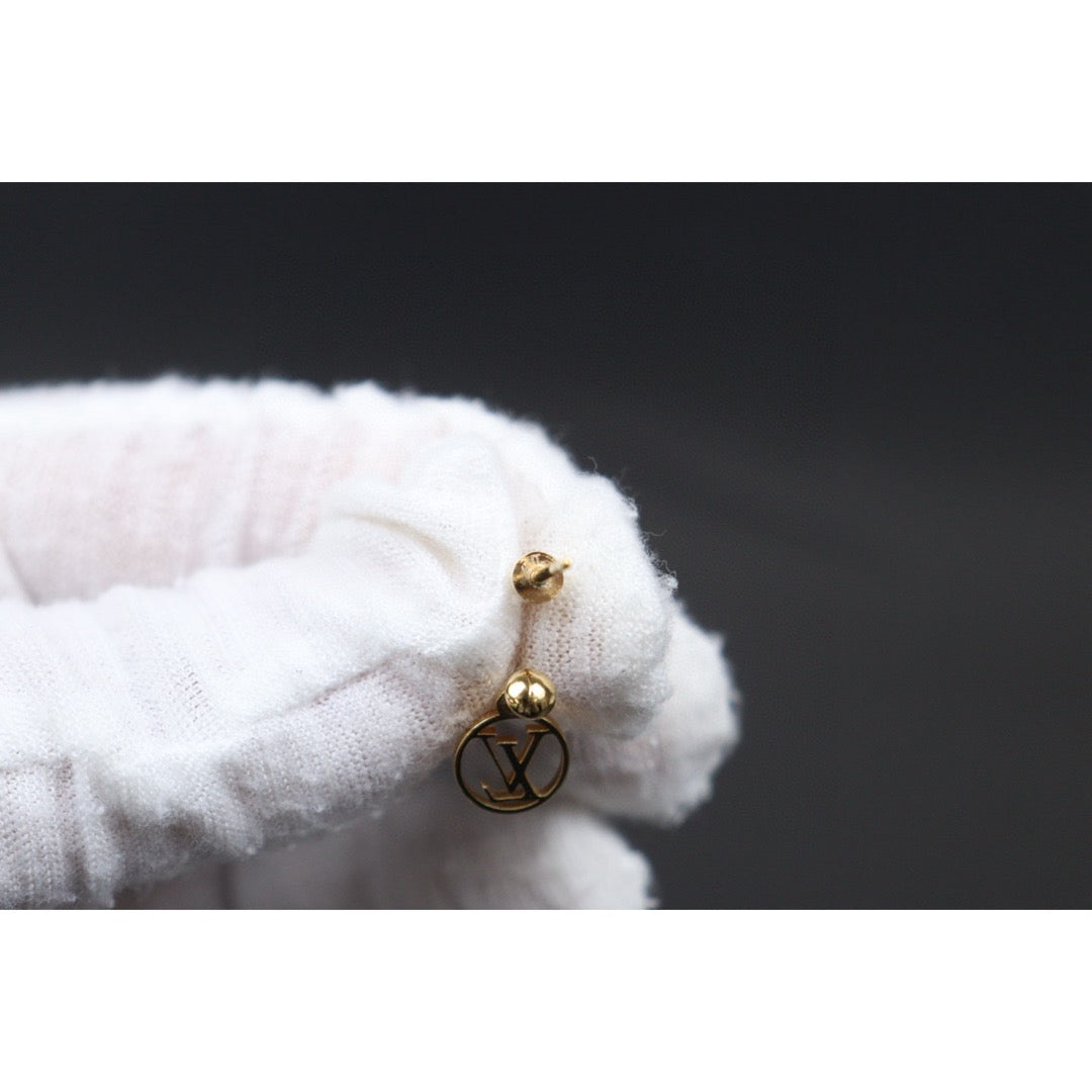 Very Good ( Rank A) ｜ LV Collier Essential LV Earrings ｜25010910