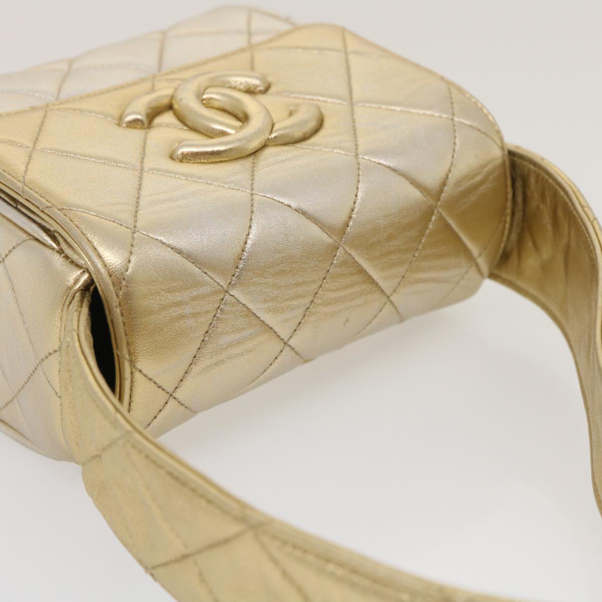 Top Quality Chanel Matelasse Shoulder Bag Lamb Skin Gold CC Auth 29567A